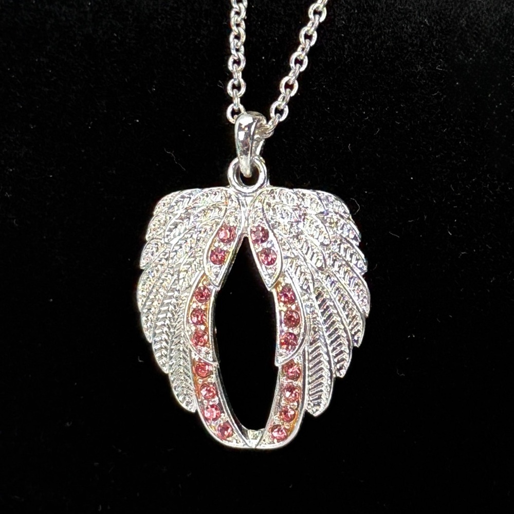 Beautiful Silvertone wings with pink bling pendant and costume necklace